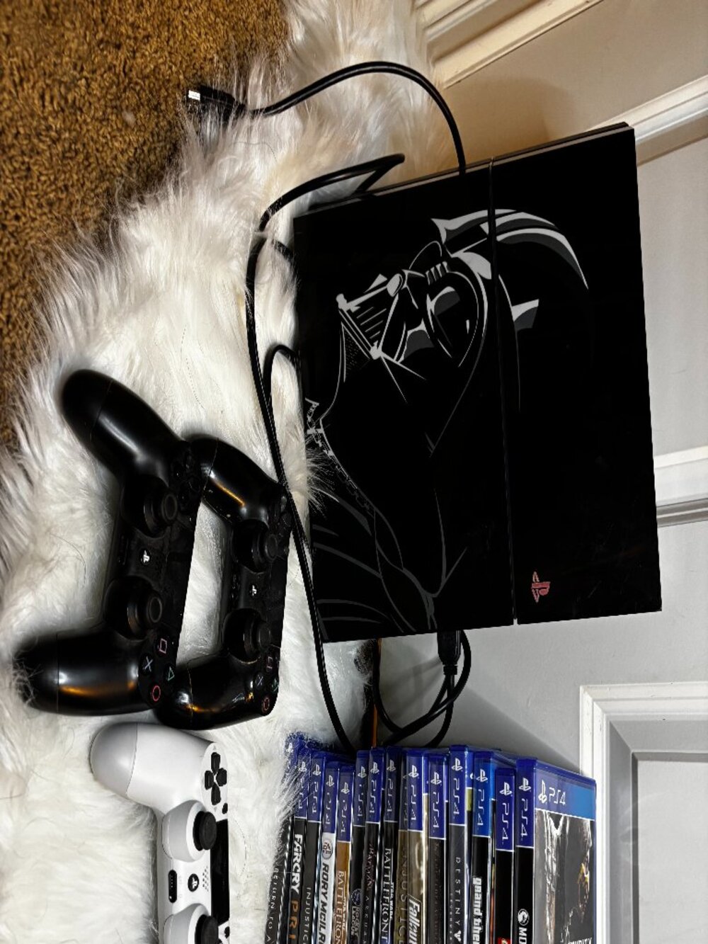 PlayStation 4 – Darth Vader Special Edition + 3 Controllers & Games